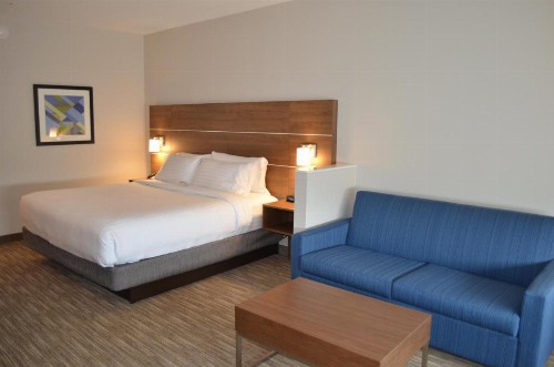 Holiday Inn Express & Suites - Charlotte NE - University Area an IHG Hotel - image 17