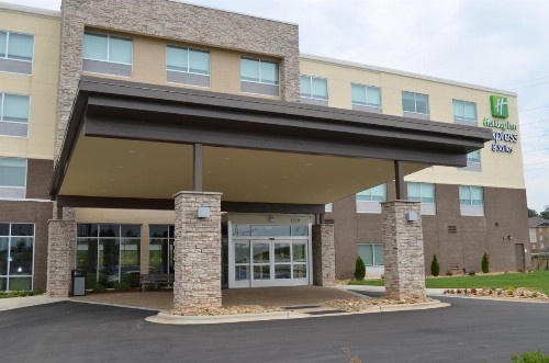 Holiday Inn Express & Suites - Charlotte NE - University Area an IHG Hotel - image 21