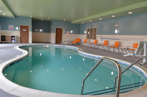 Holiday Inn Express & Suites - Charlotte NE - University Area an IHG Hotel - image 4