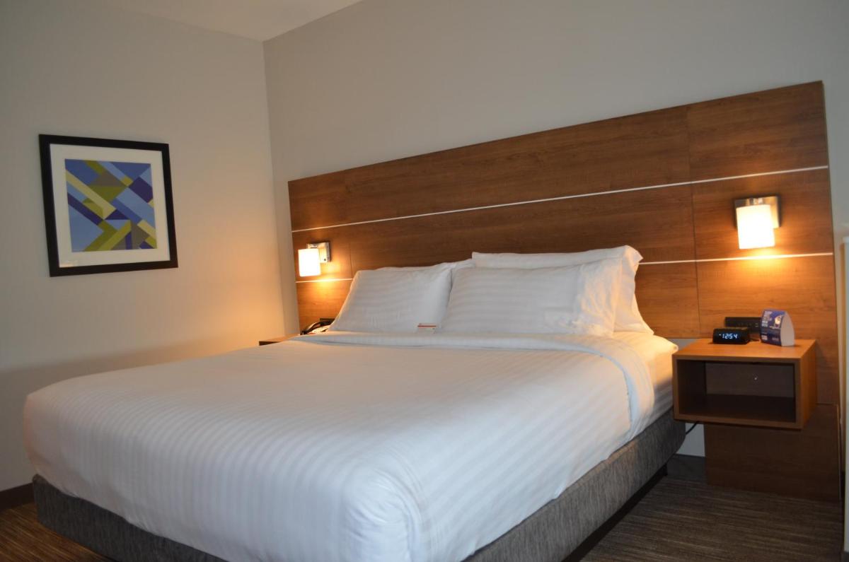 Holiday Inn Express & Suites - Charlotte NE - University Area an IHG Hotel - image 6