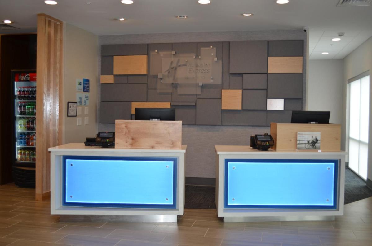 Holiday Inn Express & Suites - Charlotte NE - University Area an IHG Hotel - image 7