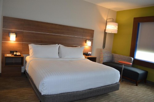 Holiday Inn Express & Suites - Charlotte NE - University Area an IHG Hotel - image 9