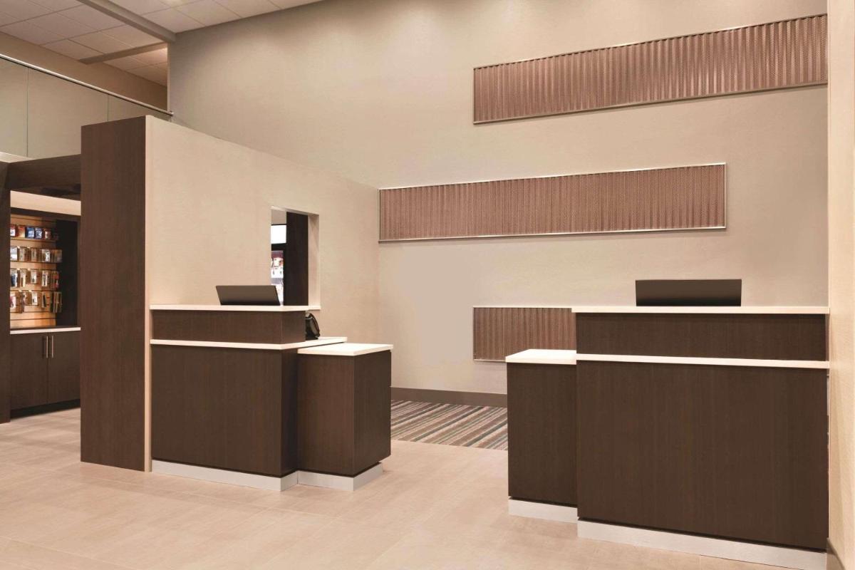 Radisson Hotel Charlotte Airport - image 3