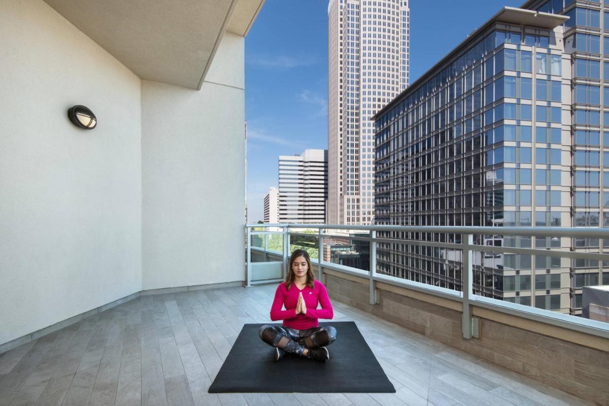 AC Hotel by Marriott Charlotte City Center - image 7