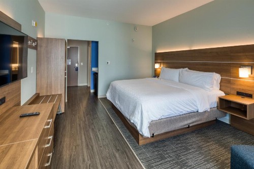 Holiday Inn Express & Suites - Charlotte - South End an IHG Hotel - image 17