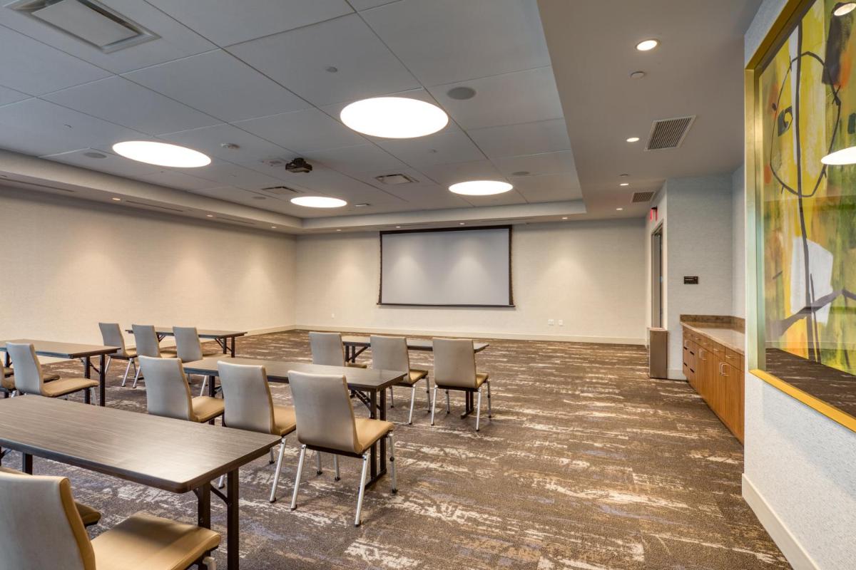 Holiday Inn Express & Suites - Charlotte - South End an IHG Hotel - image 3