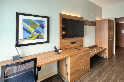 Holiday Inn Express & Suites - Charlotte - South End an IHG Hotel - image 40