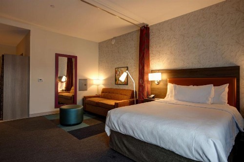 Home2 Suites By Hilton Charlotte Uptown - image 2
