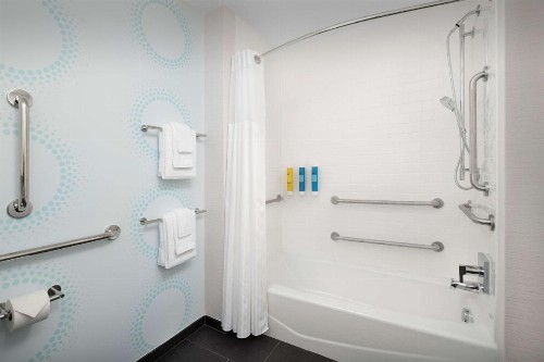 Tru by Hilton Charlotte Airport Lake Pointe - image 21