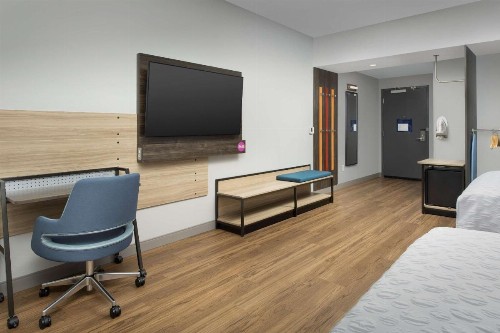 Tru by Hilton Charlotte Airport Lake Pointe - image 23