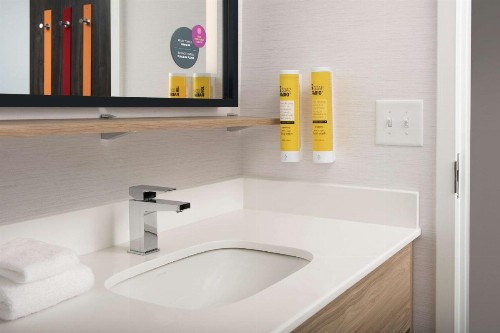Tru by Hilton Charlotte Airport Lake Pointe - image 31