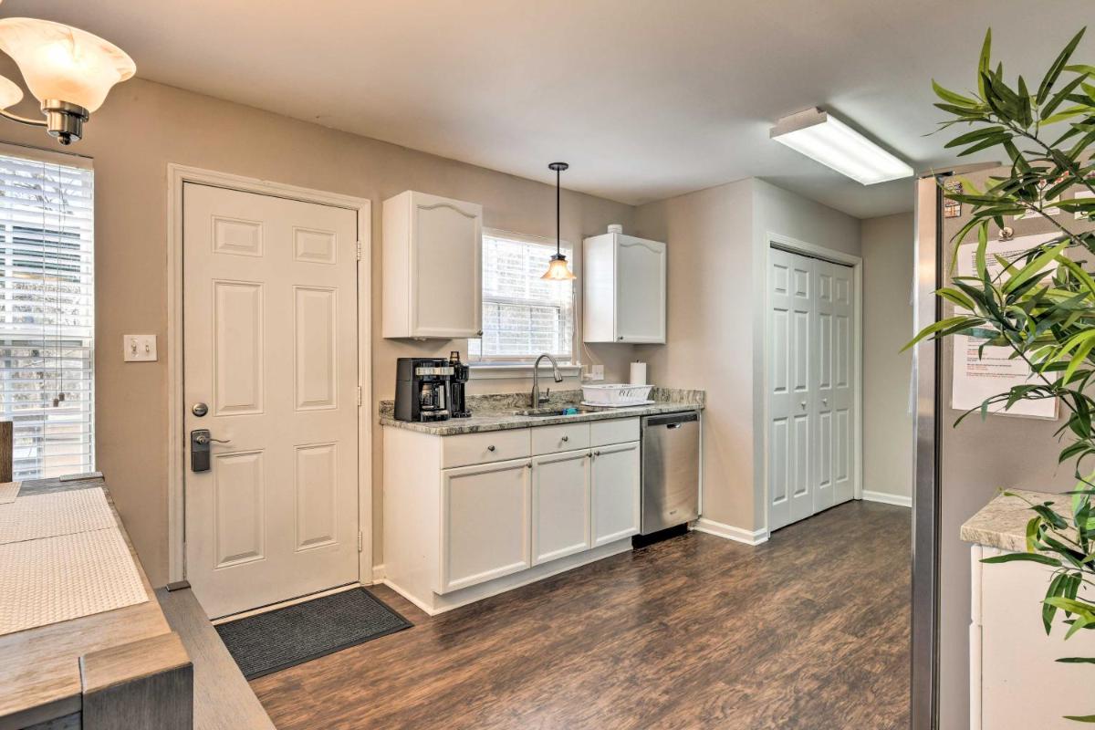 Updated Charlotte Home with Deck - 10 Minutes to UNCC - image 7