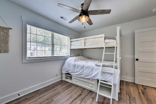 Chic Urban Farmhouse in Historic Dilworth with Patio - image 10