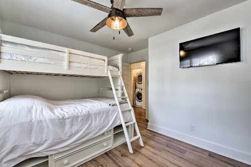 Chic Urban Farmhouse in Historic Dilworth with Patio - image 2