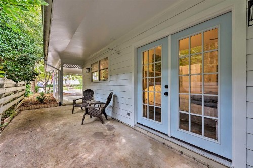 Chic Urban Farmhouse in Historic Dilworth with Patio - image 9