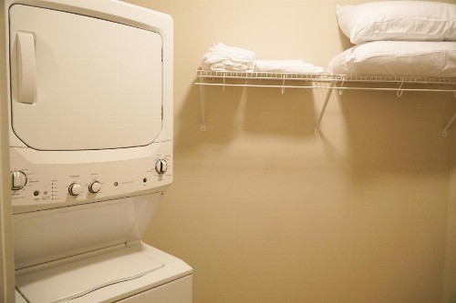 Luxury Dilworth 1BR - Near Food Shops & Greenway - image 10
