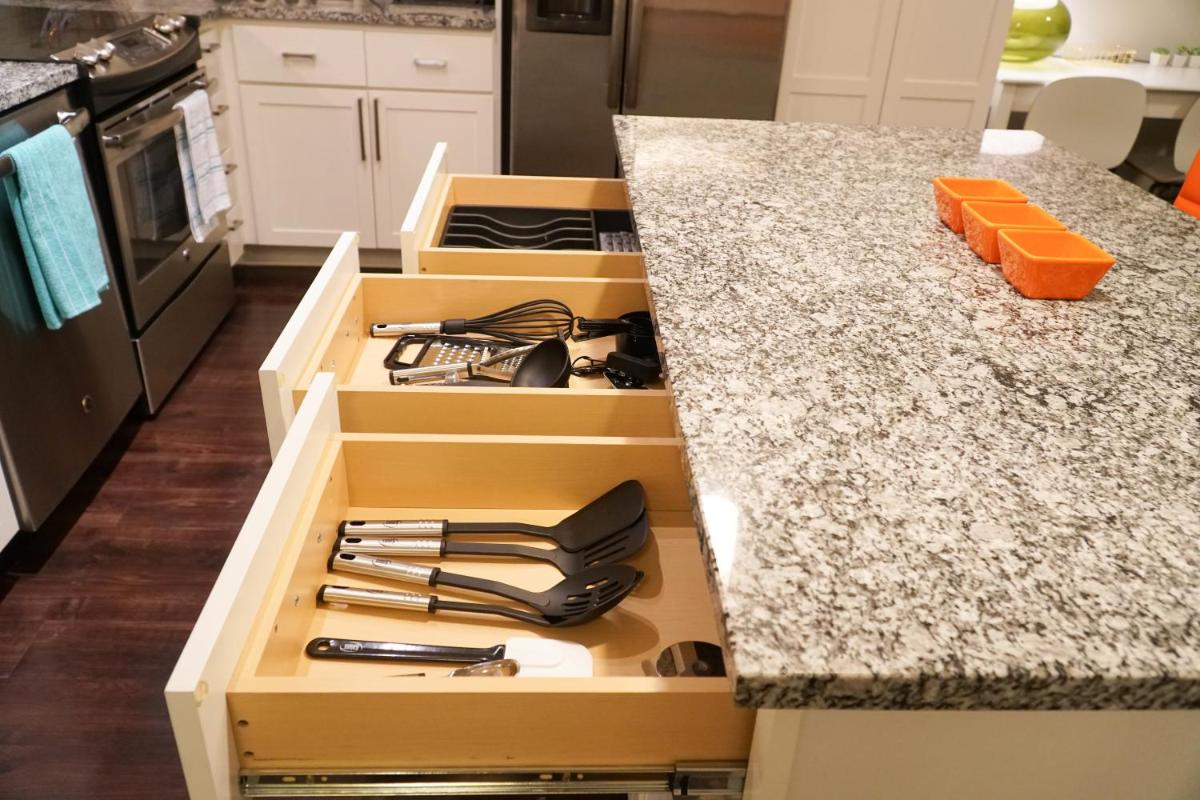 Luxury Dilworth 1BR - Near Food Shops & Greenway - image 7