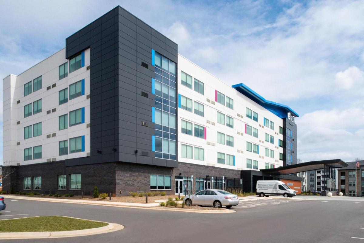 Aloft Charlotte Airport - image 3