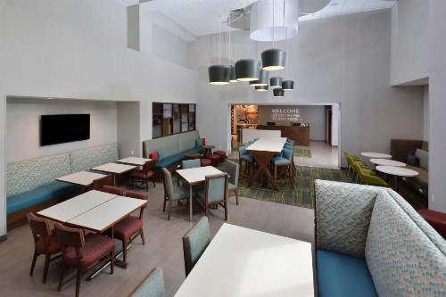 Hampton Inn & Suites Charlotte Northlake - image 11