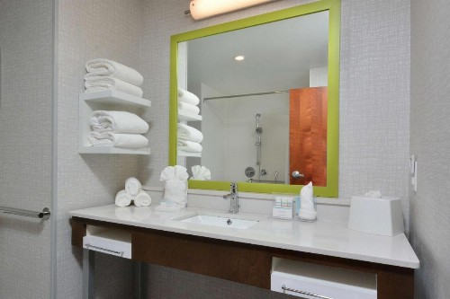 Hampton Inn & Suites Charlotte Northlake - image 25