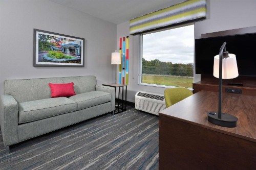Hampton Inn & Suites Charlotte Northlake - image 30