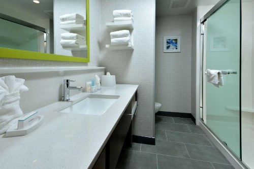 Hampton Inn & Suites Charlotte Northlake - image 36