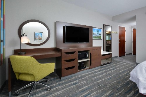 Hampton Inn & Suites Charlotte Northlake - image 47