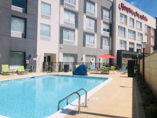 Hampton Inn & Suites Charlotte Northlake - image 7