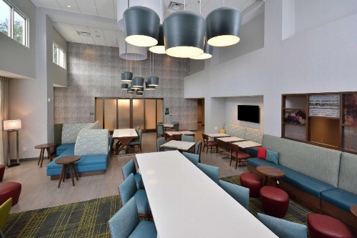 Hampton Inn & Suites Charlotte Northlake - image 9