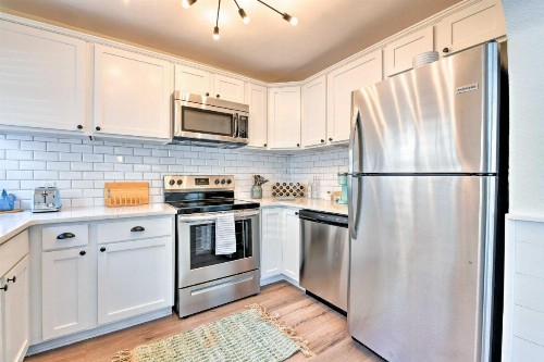 Quiet Modern Farmhouse 4 Mi to Downtown - image 8