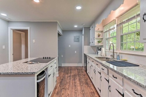 Charming Charlotte Getaway - 4 Mi to Uptown! - image 11