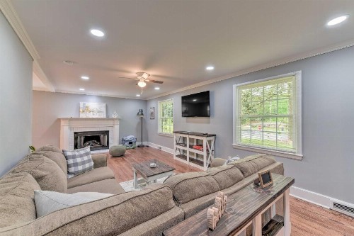 Charming Charlotte Getaway - 4 Mi to Uptown! - image 4