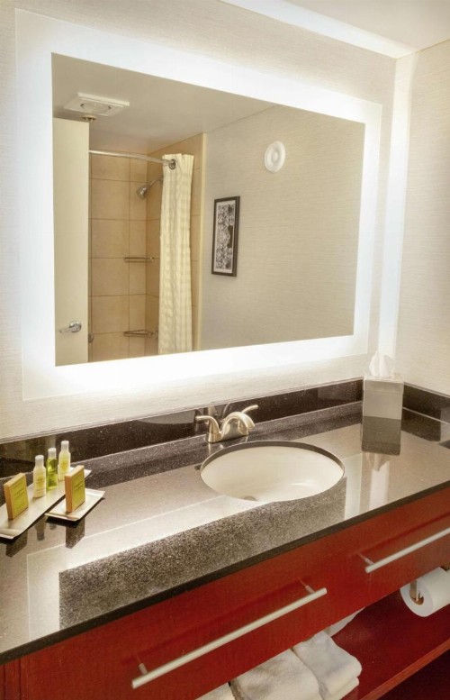DoubleTree by Hilton Charlottesville - image 19