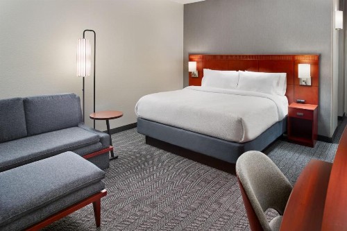 Courtyard by Marriott Charlottesville - image 8