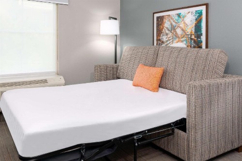 Hampton Inn & Suites Charlottesville at the University - image 2