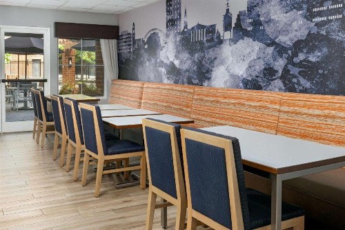 Hampton Inn & Suites Charlottesville at the University - image 38