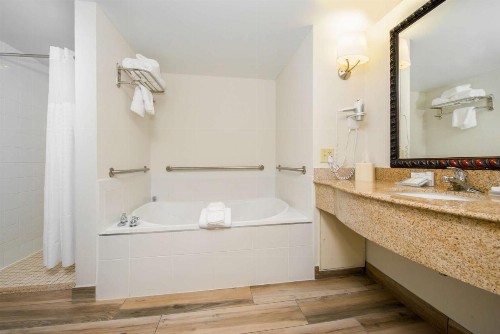 Hilton Garden Inn Charlottesville - image 18