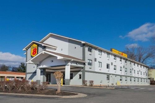 Super 8 by Wyndham Charlottesville - image 15
