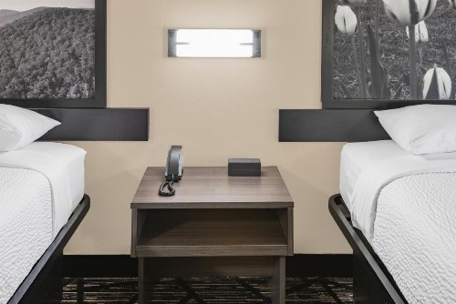 Super 8 by Wyndham Charlottesville - image 16