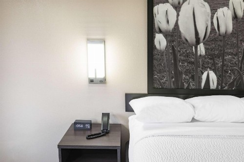 Super 8 by Wyndham Charlottesville - image 17