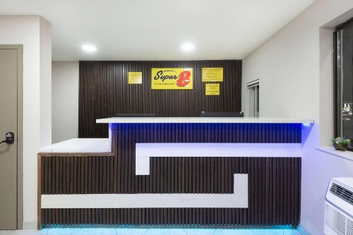 Super 8 by Wyndham Charlottesville - image 18