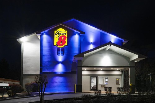 Super 8 by Wyndham Charlottesville - image 19