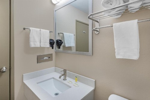Super 8 by Wyndham Charlottesville - image 29