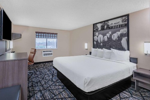 Super 8 by Wyndham Charlottesville - image 30