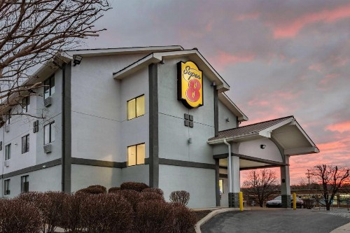 Super 8 by Wyndham Charlottesville - image 32