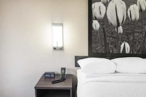 Super 8 by Wyndham Charlottesville - image 33