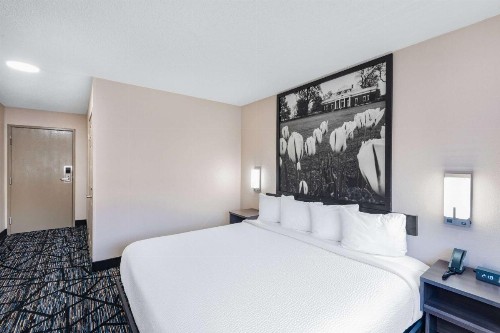 Super 8 by Wyndham Charlottesville - image 40