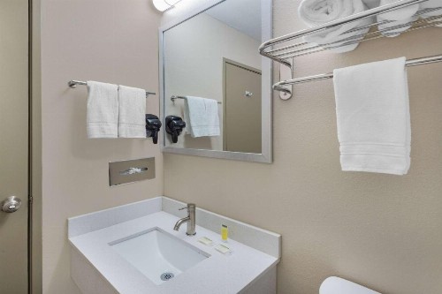 Super 8 by Wyndham Charlottesville - image 43