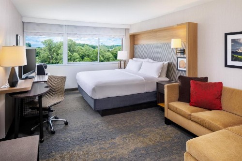 Holiday Inn Charlottesville-Monticello an IHG Hotel - image 2