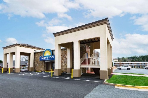 Days Inn by Wyndham Charlottesville/University Area - image 2